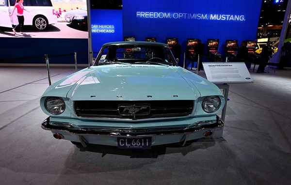 Como você pode dizer um Mustang de 1965 de 1966?