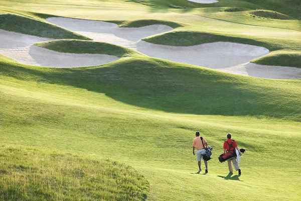 Combien de kilomètres sont promenés et les calories ont brûlé en jouant au golf?