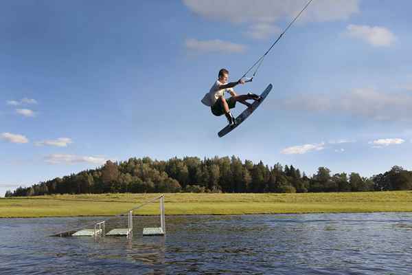 Wie man eine schwimmende Kickerrampe baut