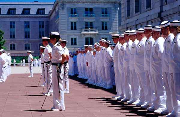 È la scuola militare l'università perfetta?