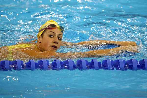 Patear el entrenamiento para eliminar las piernas de los nadadores