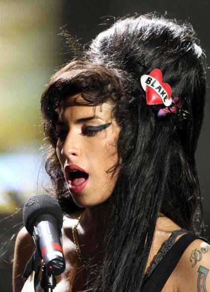 Faça uma fantasia de Amy Winehouse