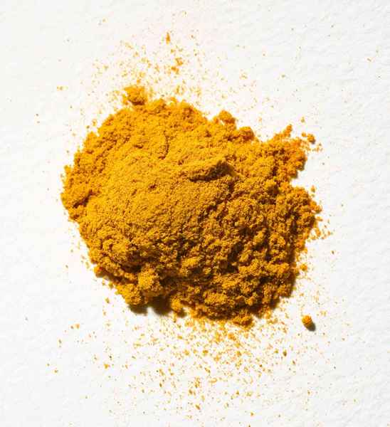 Faites votre propre masque pour le visage de curcuma éclaircissant la peau