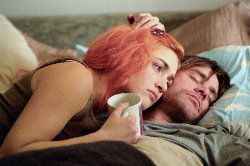 Pas de corsets pour Kate Winslet dans Eternal Sunshine of the Spotless Mind