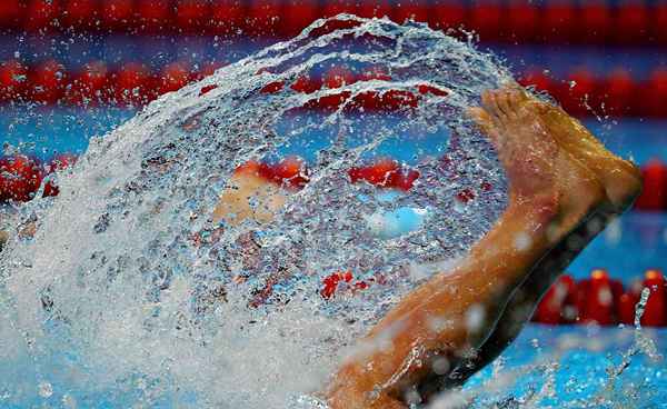 Les piscines ont des murs à natation tourne, partie 6 - Backstroke Flip Turn Basics