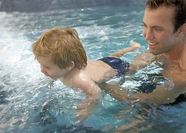 ¿Deberían los niños asustados continuar con lecciones de natación??