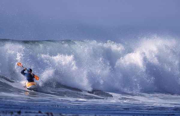 Suggerimenti e passi di base sul kayak di navigazione in kayak