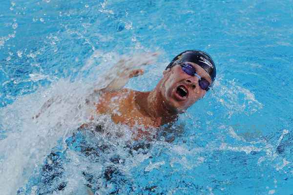 Natation des virages ouverts pour les nageurs