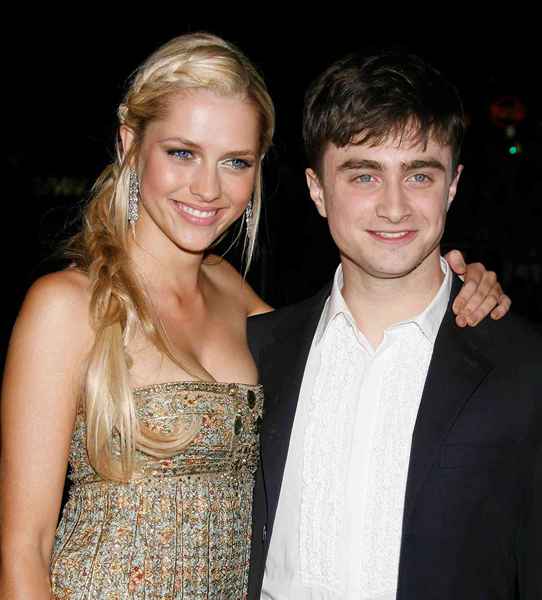 Teresa Palmer diskuterer desember Boys og Daniel Radcliffe