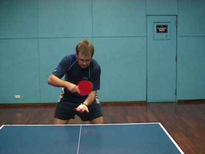 O backhand backspin/lateralpin serve no tênis de mesa