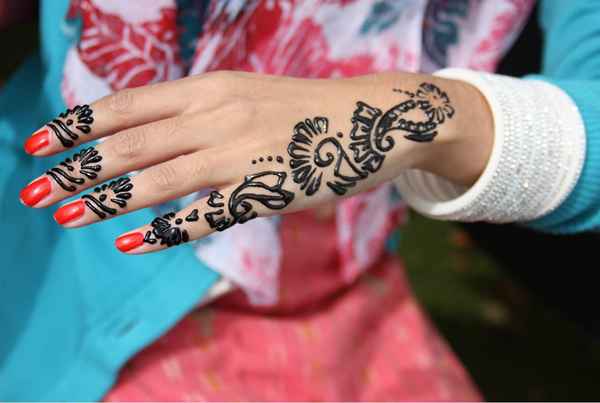 Farene ved svarte henna -tatoveringer