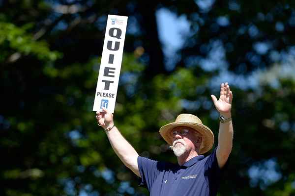 El mariscal de campo de golf y sus (o ella) deberes