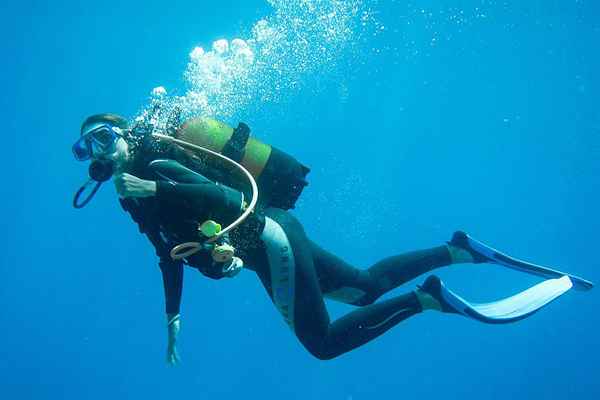 La regola più importante nelle immersioni subacquee non trattiene mai il respiro