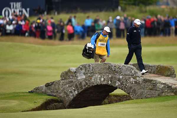 El puente swilcan en el curso antiguo en st. Andrews