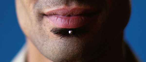 La guida definitiva ai piercing Labret