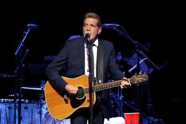 Top 10 voci principali di Glenn Frey con aquile e assolo