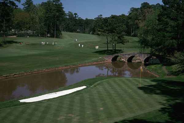 Recorrer los famosos puntos de referencia en Augusta National