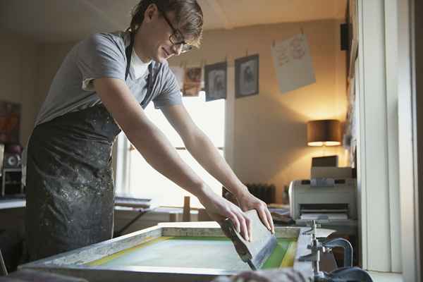 Usando tintas acrílicas para pintura de seda