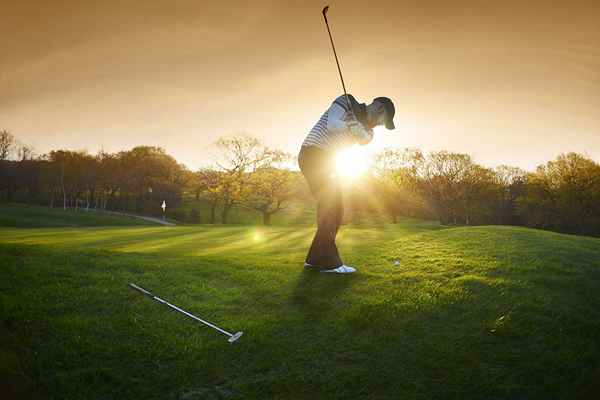 O que é uma fatia no golfe? (E como consertar isso)