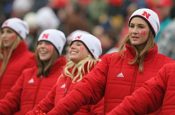 Was soll man diesen Herbst anziehen, um Fußball zu beobachten