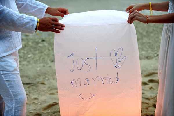 Wish su una lanterna Sky Lantern Unity Wedding Ritual