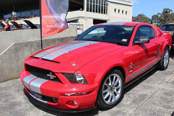 2005-2009 Ford Mustang reemplazando una luz de freno