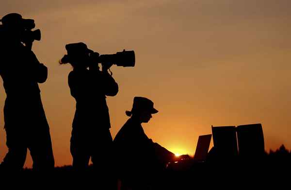 Job de la Fuerza Aérea 3v0x2 fotoperiodista