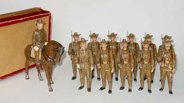 Soldats de jouets antiques des années 40 à 1970