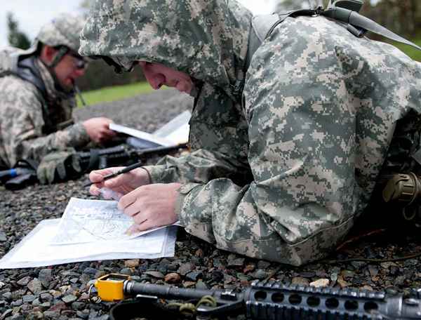 Job de ejército 35G Analista de imágenes de inteligencia geoespacial