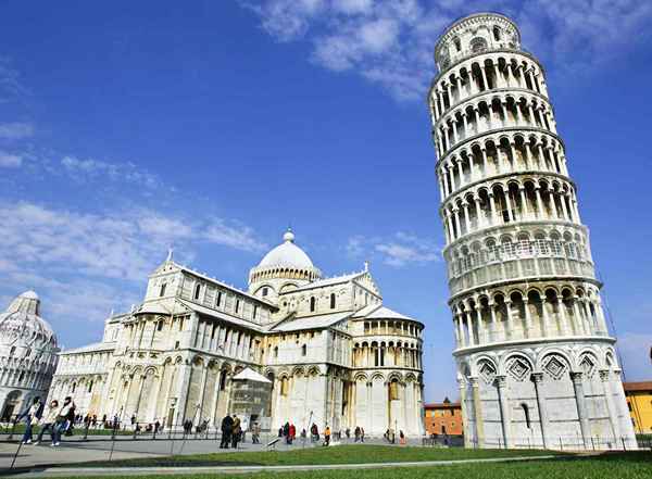 Aulas de construção da torre inclinada de Pisa