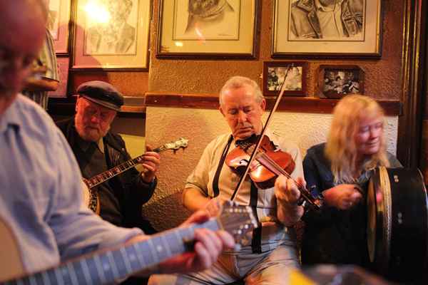 Estimado Old Skibbereen Letras e Historia