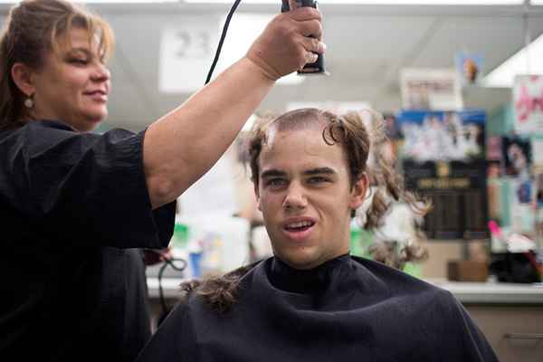 Cortes de cabelo no treinamento básico da Força Aérea