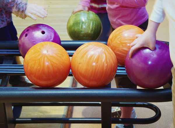 Quanto dovrebbe pesare la tua palla da bowling?