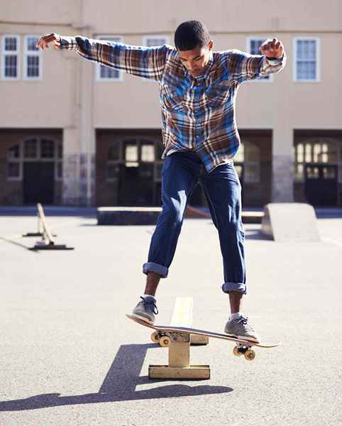 Cómo construir un riel de rutina de skateboard