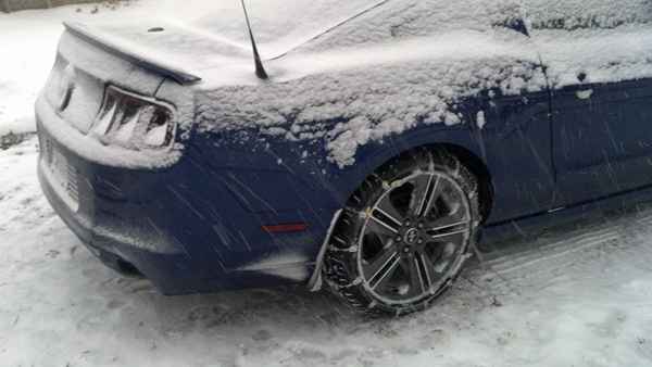 Como comprar pneus de neve para o seu Mustang