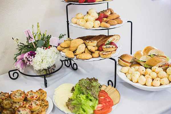 Come creare un menu a buffet per la cena