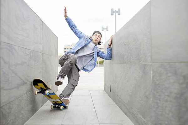 Wie man sicher von einem Skateboard fällt