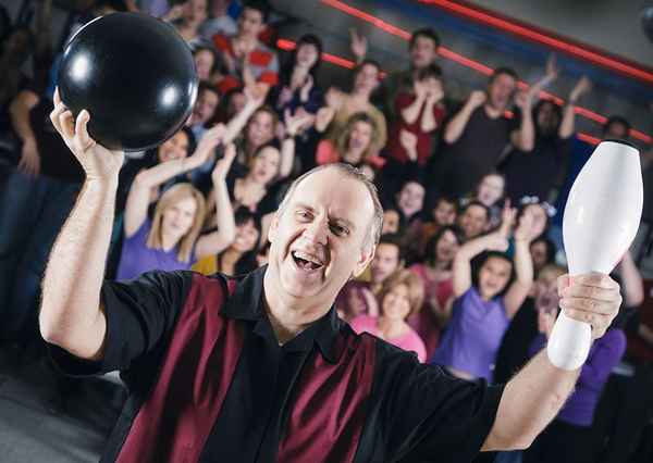 So treten Sie der Professional Bowlers Association Tour bei