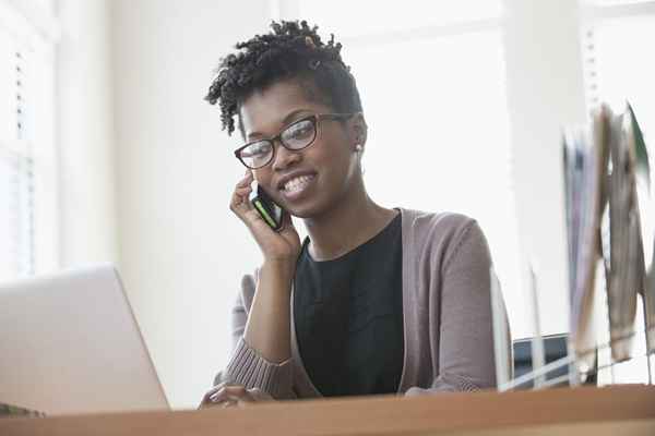 Come fare una chiamata fredda per una riunione di networking