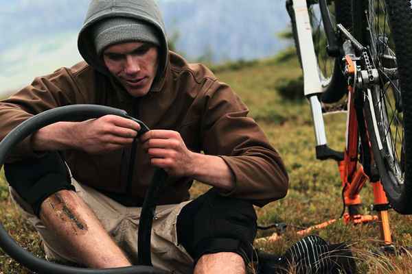 Como reparar um corte de parede lateral em um pneu de bicicleta