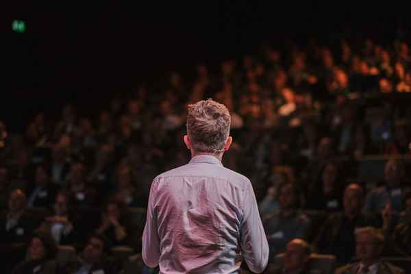 So wählen Sie den perfekten Keynote -Lautsprecher aus