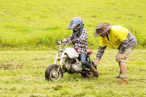 Come spostare gli ingranaggi su una motocicletta