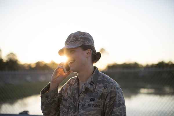 Telefonanrufe während der Air Force -Grundausbildung tätigen