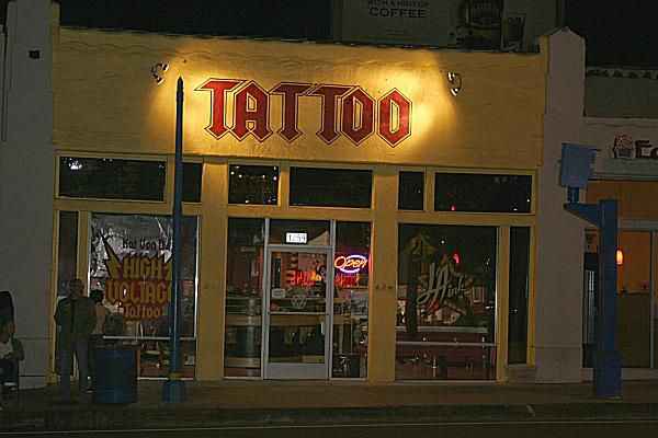 La mia visita al tatuaggio ad alta tensione, sede di Kat von D e L.UN. Inchiostro