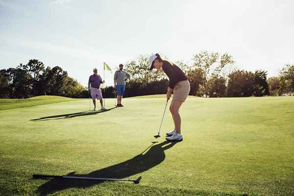 'Jugar a través de' (o 'jugar') en el golf