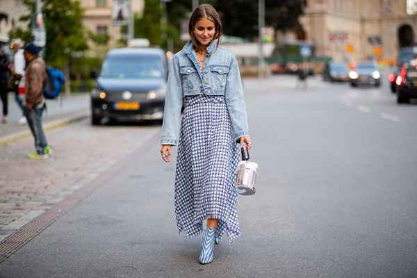 Stilvolle Möglichkeiten, eine Jeanjacke zu tragen