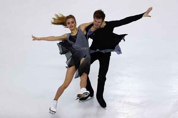 La différence entre la danse sur glace et le patinage des paires