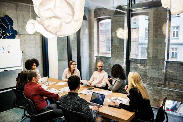 Compreendendo os comportamentos que mostram profissionalismo no local de trabalho