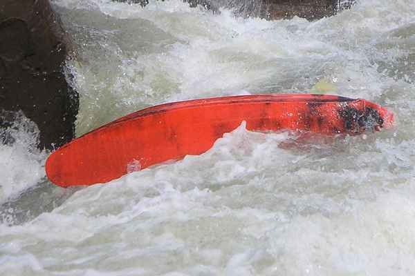 Wet-Exit votre kayak pendant qu'il est à l'envers