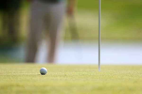 Cosa significano i golfisti per Pin High e Hole High?